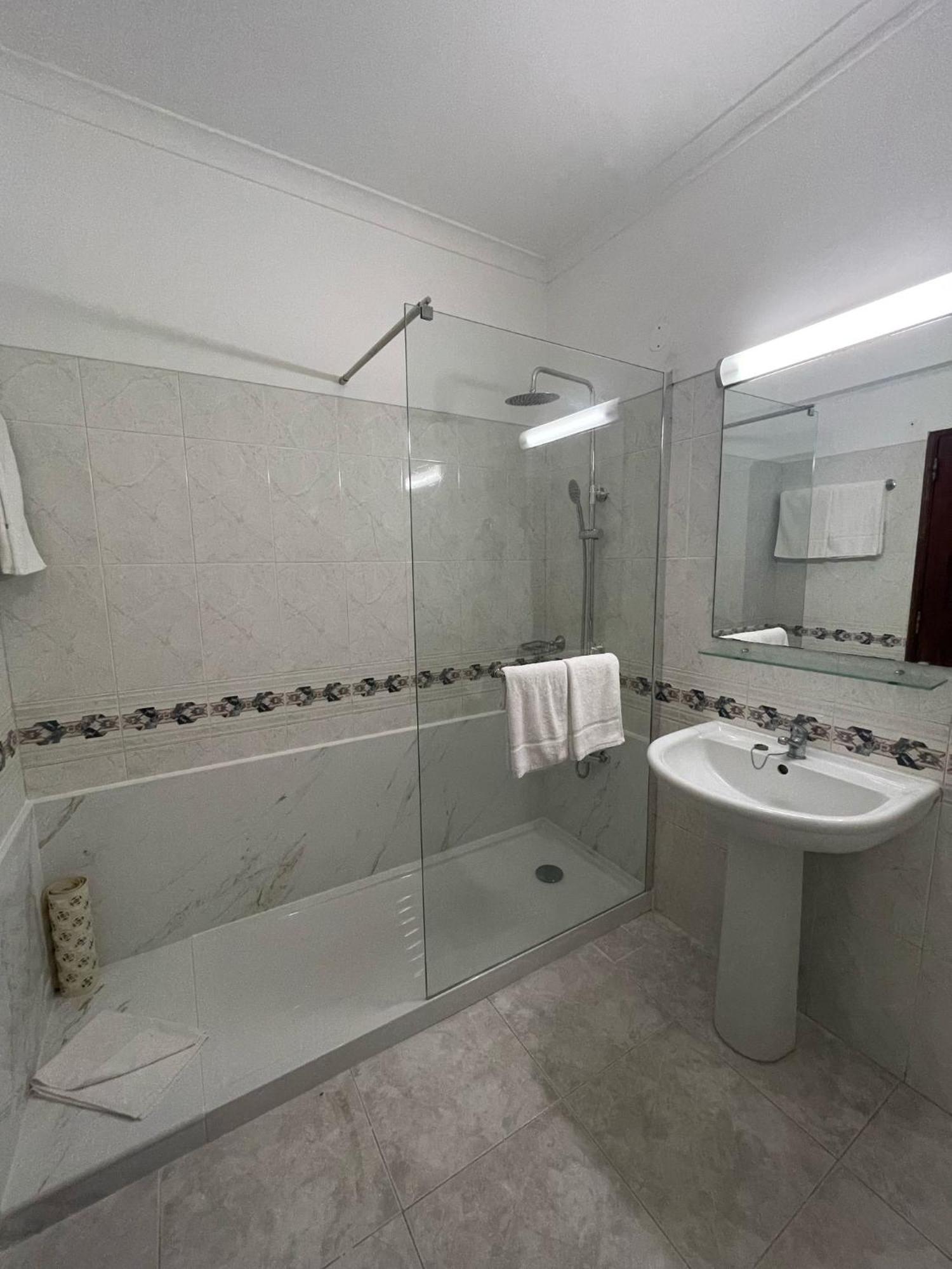 Apartamento T1 Todo Equipado อัลบูเฟรา ภายนอก รูปภาพ